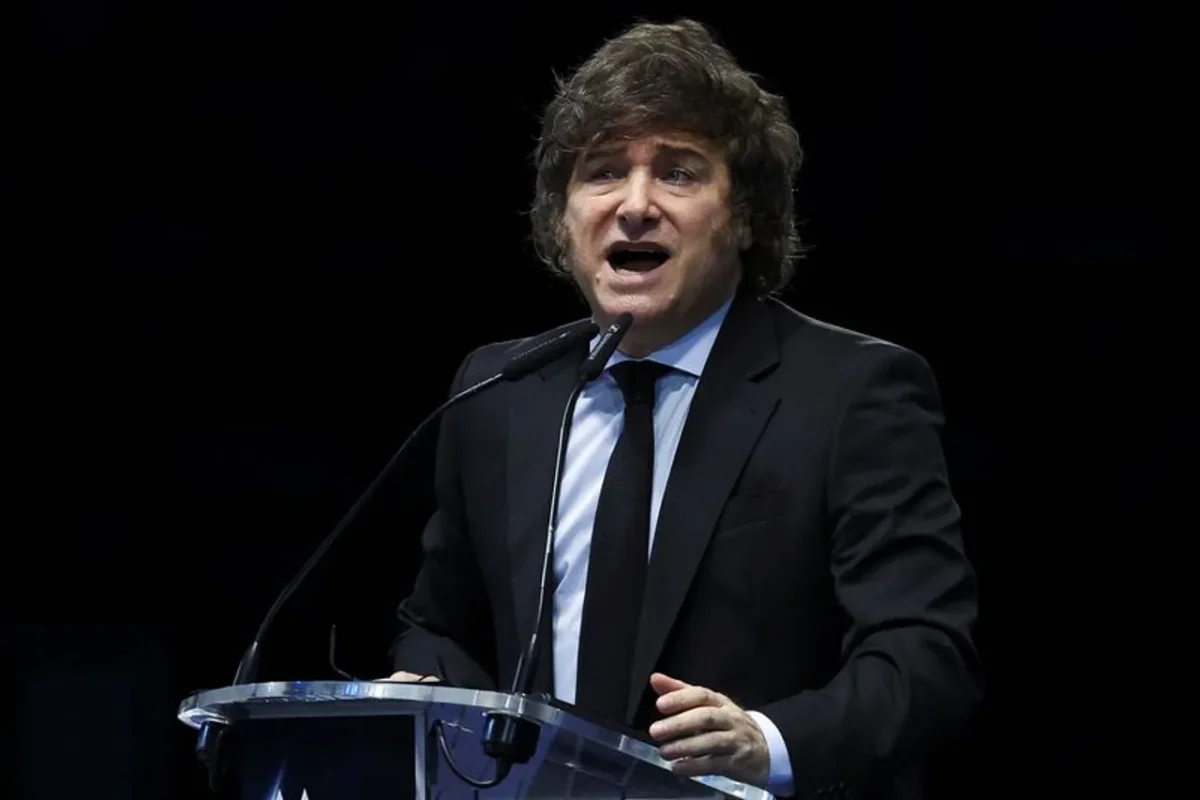 Argentina evita pagar más de US$16.000 millones tras fallo por YPF. Impacto económico y señal para inversionistas en la región.