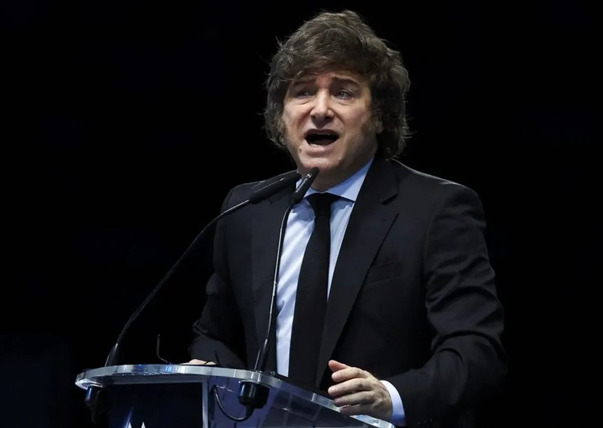 Argentina evita pagar más de US$16.000 millones tras fallo por YPF. Impacto económico y señal para inversionistas en la región.