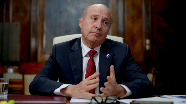 Economistas advierten que los “brotes verdes” en la economía chilena no reflejan una recuperación real. Persisten dudas por bajo crecimiento e inversión.