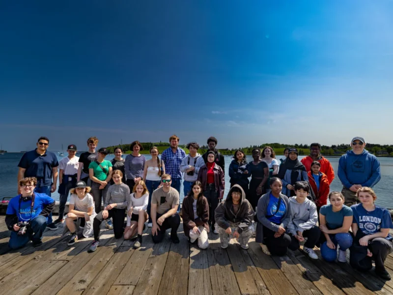 El Brilliant Blue Challenge llega a Chile para que jóvenes desarrollen soluciones innovadoras en economía azul y sostenibilidad.