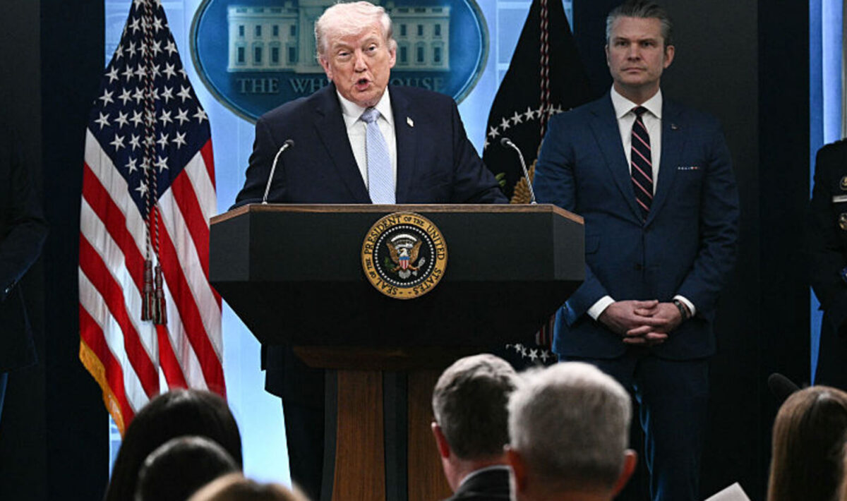 El bloqueo del estrecho de Ormuz eleva el petróleo y tensiona la economía global, con impacto directo en costos agrícolas y comercio.