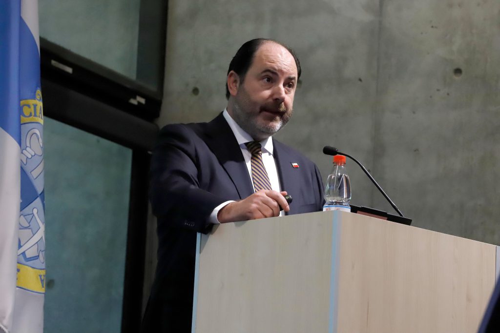 El ministro Tomás Rau advirtió en ICARE que Chile no puede naturalizar el desempleo, tras conocerse que 925 mil personas buscan trabajo.