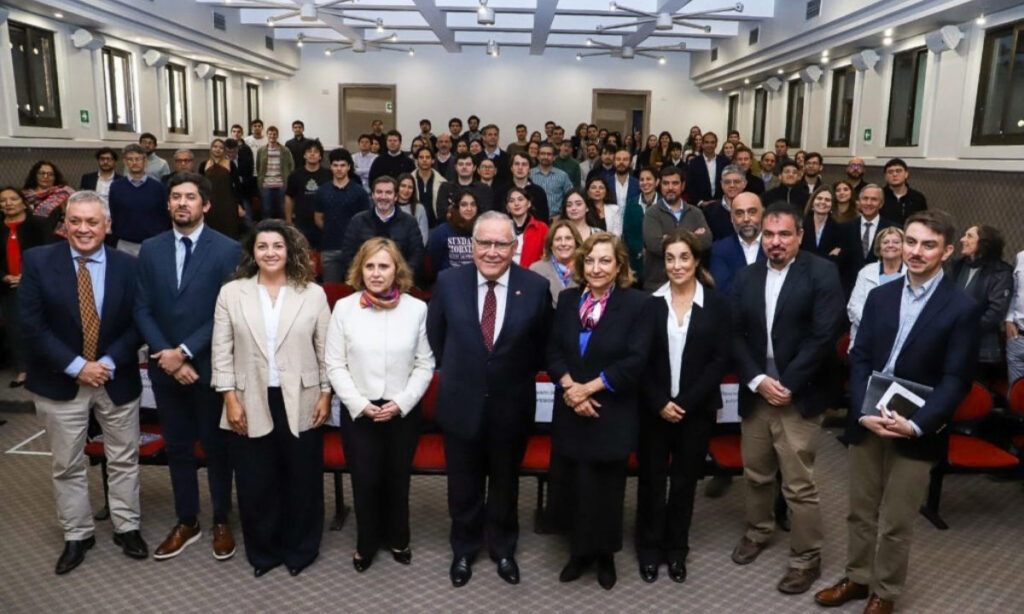 El ministro de Agricultura definió los ejes estratégicos del agro en Chile, centrados en sostenibilidad, innovación y desarrollo rural.