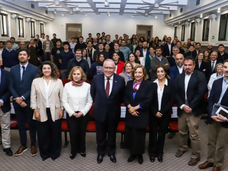 El ministro de Agricultura definió los ejes estratégicos del agro en Chile, centrados en sostenibilidad, innovación y desarrollo rural.