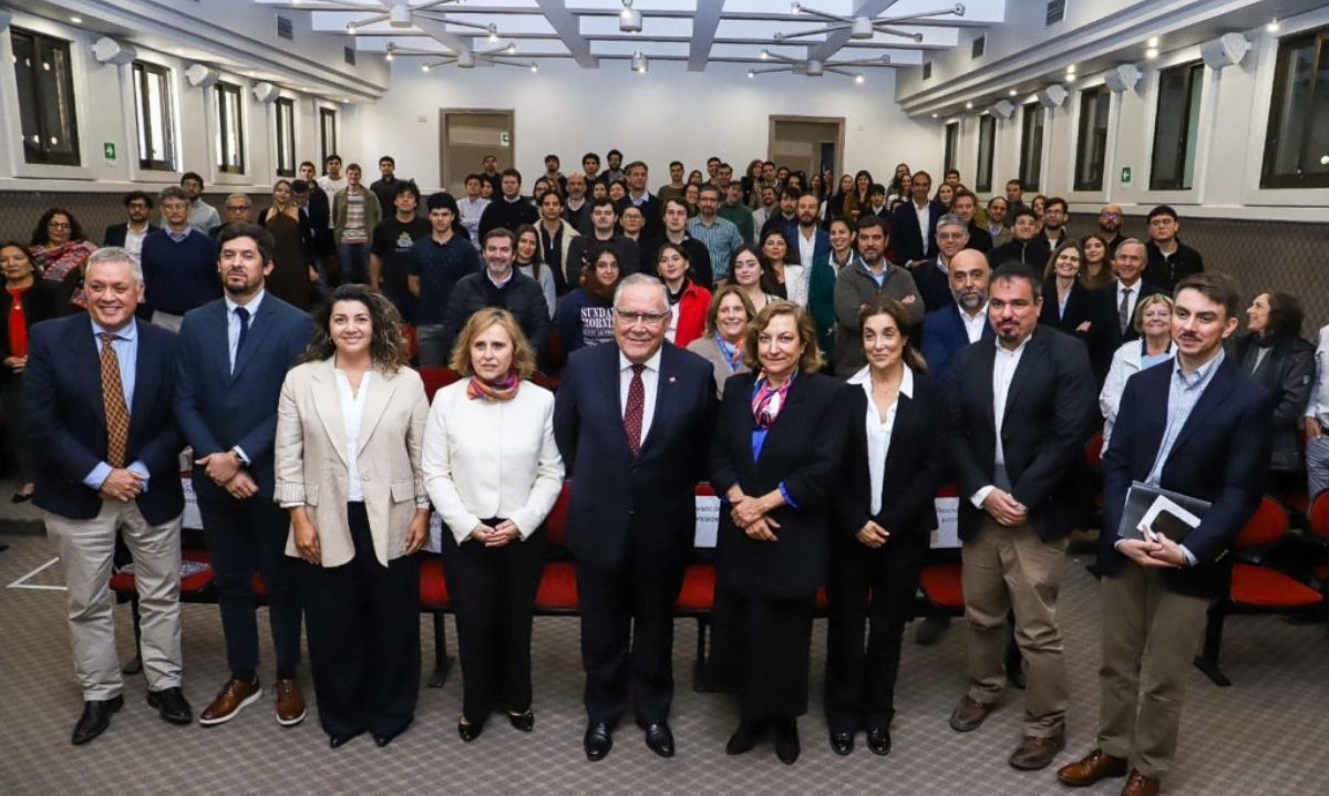 El ministro de Agricultura definió los ejes estratégicos del agro en Chile, centrados en sostenibilidad, innovación y desarrollo rural.