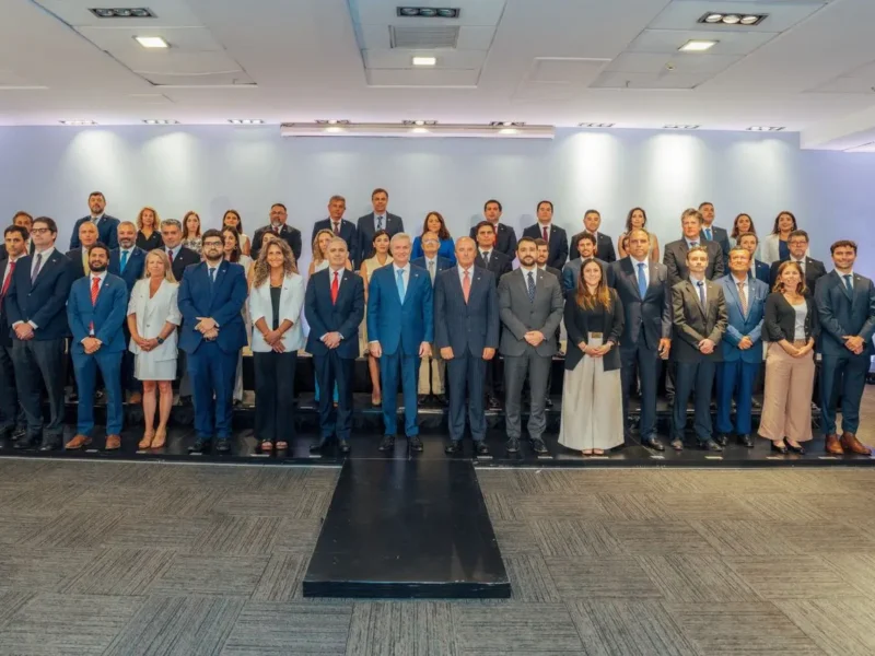 Gobierno llama a reflejar el costo real del diésel en la cadena logística. Impacto directo en transporte, precios y sector agrícola en Chile.