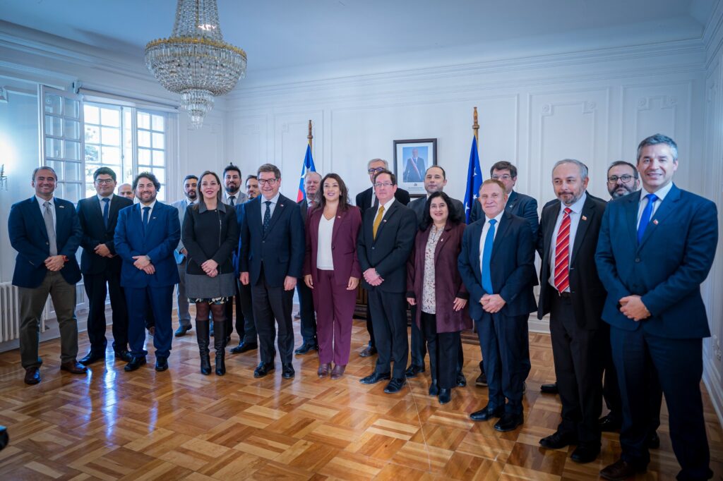 La UF supera los $40 mil en Chile tras la inflación. El alza impacta créditos, arriendos y el costo de vida de los hogares.