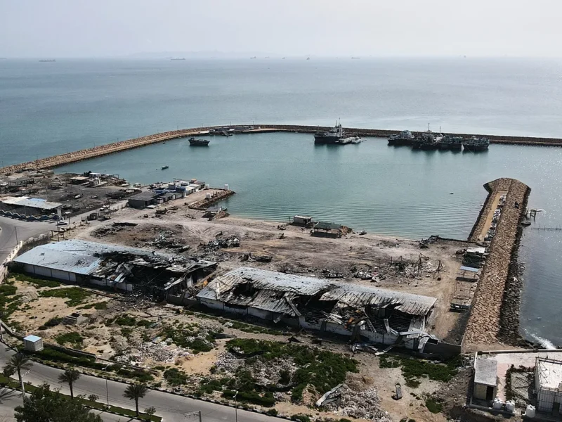 La economía de Irán enfrenta una crisis profunda por la guerra y el bloqueo del Estrecho de Ormuz, generando alzas en el petróleo