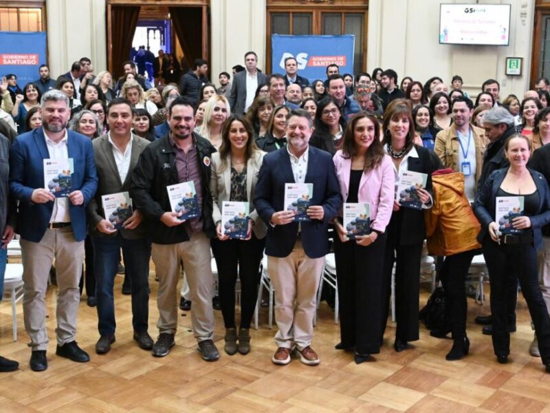 Santiago lanza su estrategia de turismo al 2035 para posicionarse como destino internacional, con foco en sostenibilidad, vino y eventos.