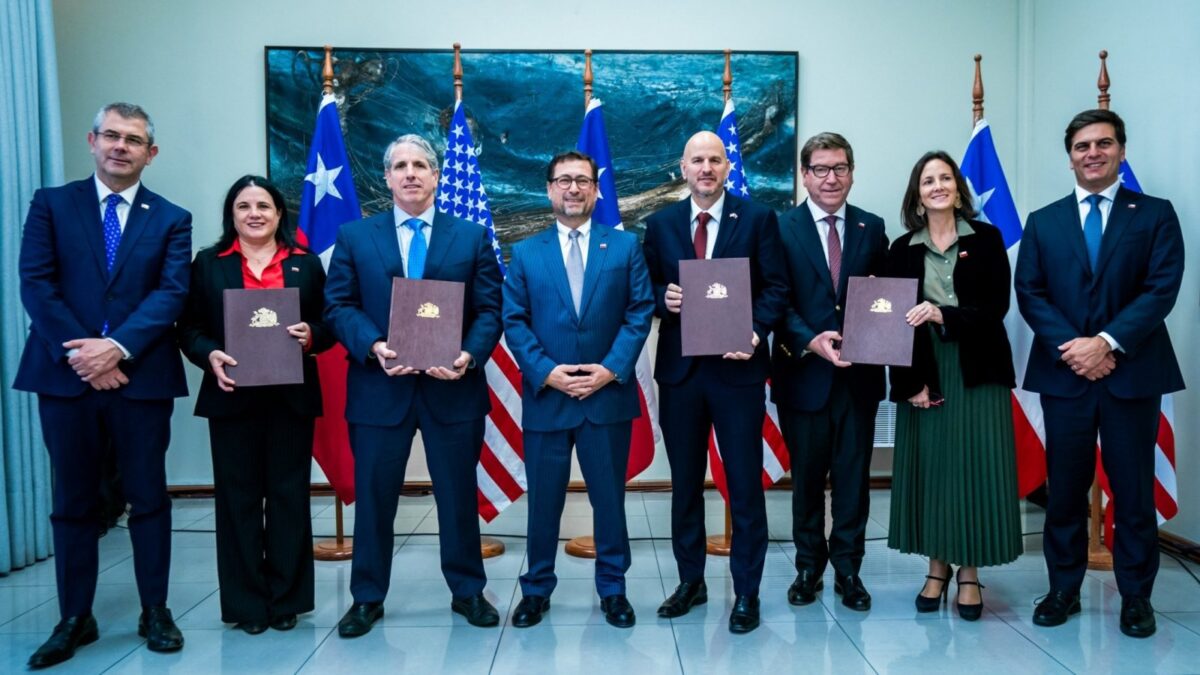 Chile firmó acuerdos con Estados Unidos para fortalecer la cooperación en minerales críticos y seguridad, impulsando inversión y combate al crimen organizado.