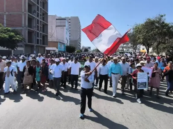 Arroz importado, fertilizantes por las nubes y precios en caída libre empujaron a 20.000 agricultores peruanos a paralizar nueve regiones del país