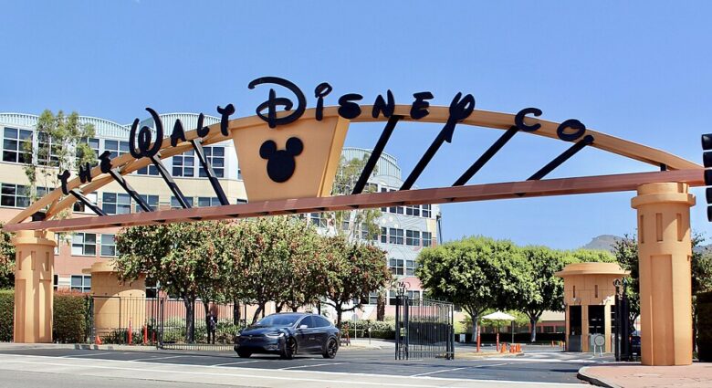 Disney apuesta por la tecnología, la inteligencia artificial y el streaming para recuperar fuerza tras enfrentar presión en sus ganancias.