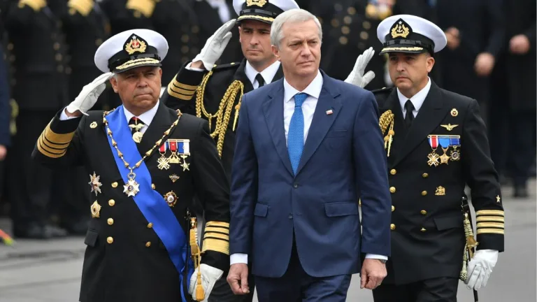 José Antonio Kast encabezó su primer desfile por las Glorias Navales en Valparaíso y llamó a recuperar la unidad y el patriotismo en Chile.