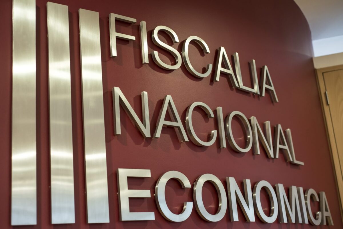 La FNE publicó un informe sobre el e-commerce chileno, mercado que mueve US$10 mil millones y enfrenta riesgos por dependencia de vendedores.