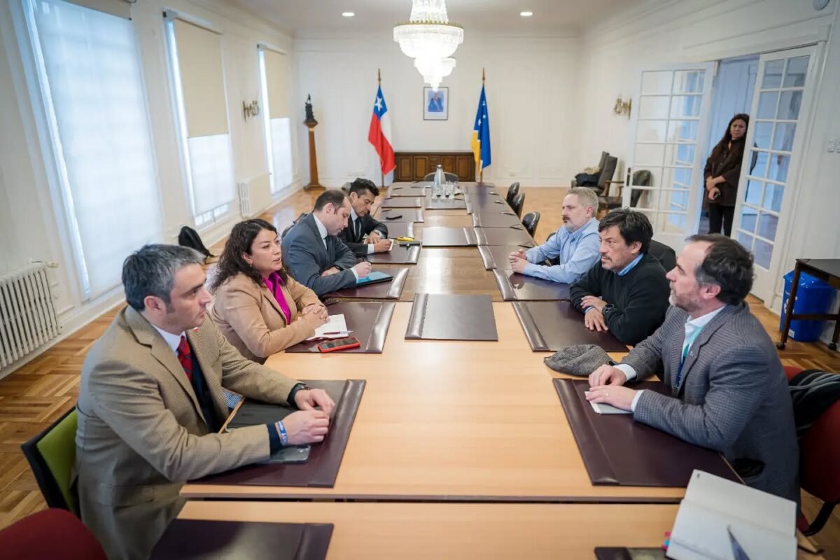 Magallanes fortalece el Programa Transforma Antártica para impulsar innovación, turismo sostenible, ciencia y logística en torno al continente blanco.