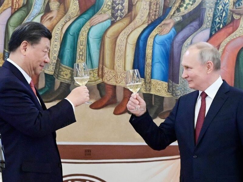 Putin llegó a China para reunirse con Xi Jinping tras la visita de Donald Trump, en medio de tensiones globales por Ucrania, Taiwán y la disputa entre potencias.