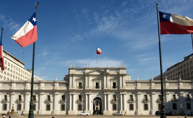 Startup chilena creó una plataforma que revisa automáticamente la transparencia estatal y detecta incumplimientos normativos.