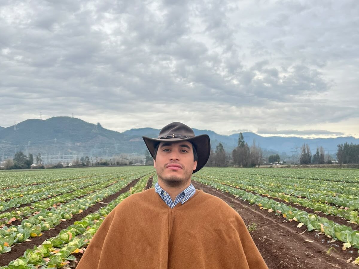Leandro Bustamante: el agricultor que se propuso mostrarle a Chile lo que realmente pasa en el campo, día a día