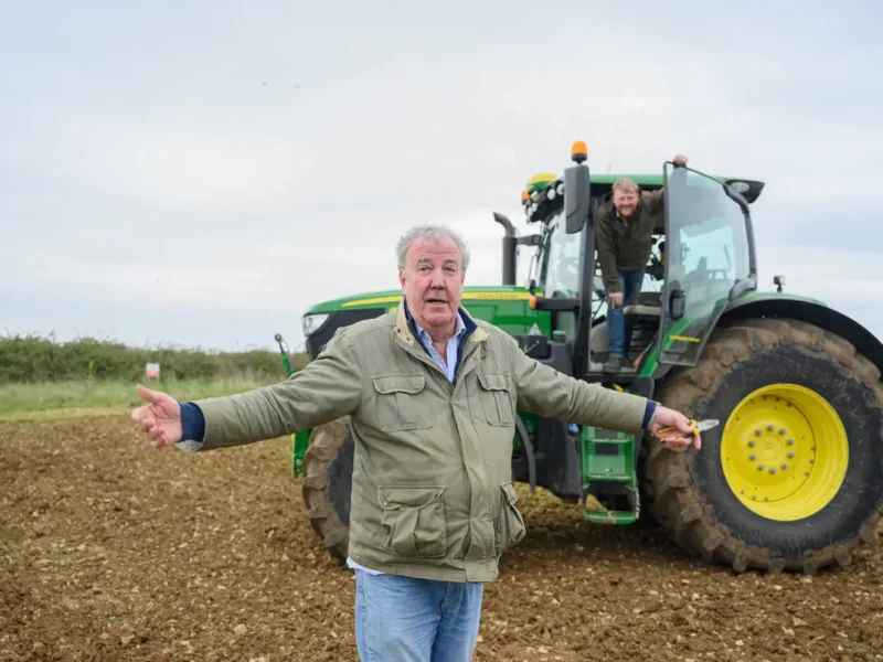 Jeremy Clarkson, el presentador de autos que sin querer se convirtió en el rostro más visto de la vuelta al campo