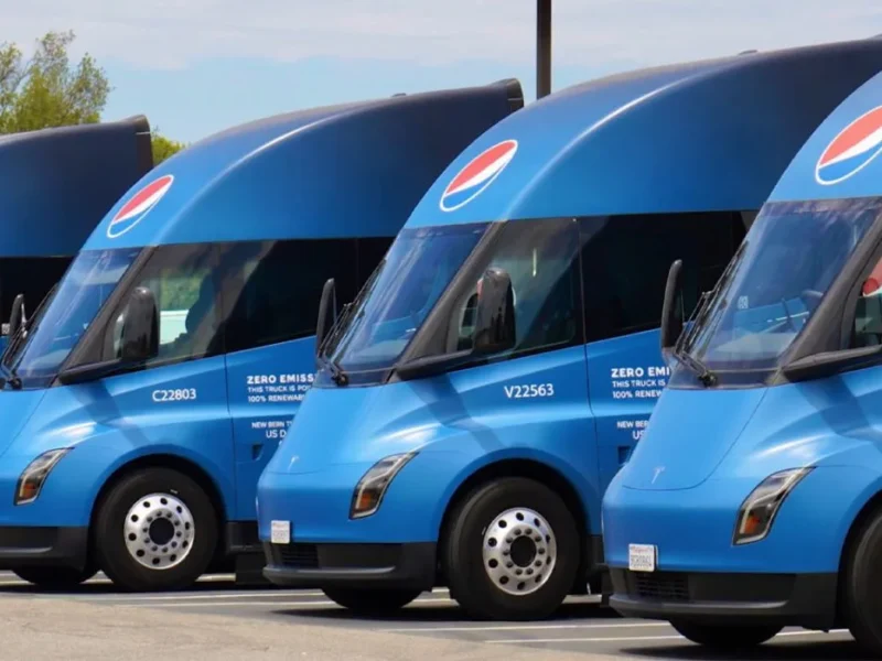 Cómo PepsiCo ya mueve toneladas de papa para snacks con camiones Tesla 100% eléctricos en California